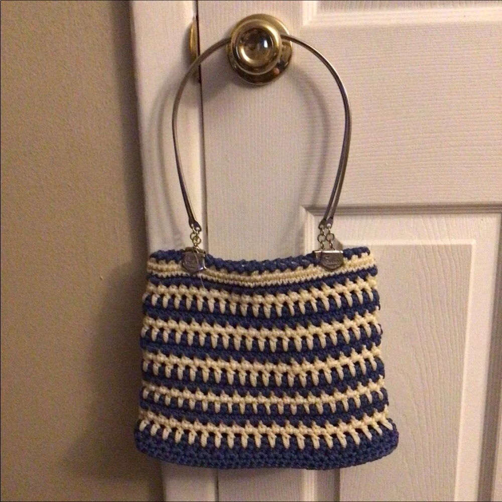 NWOT. Fashion Paris Blue/Cream Knit Bag.